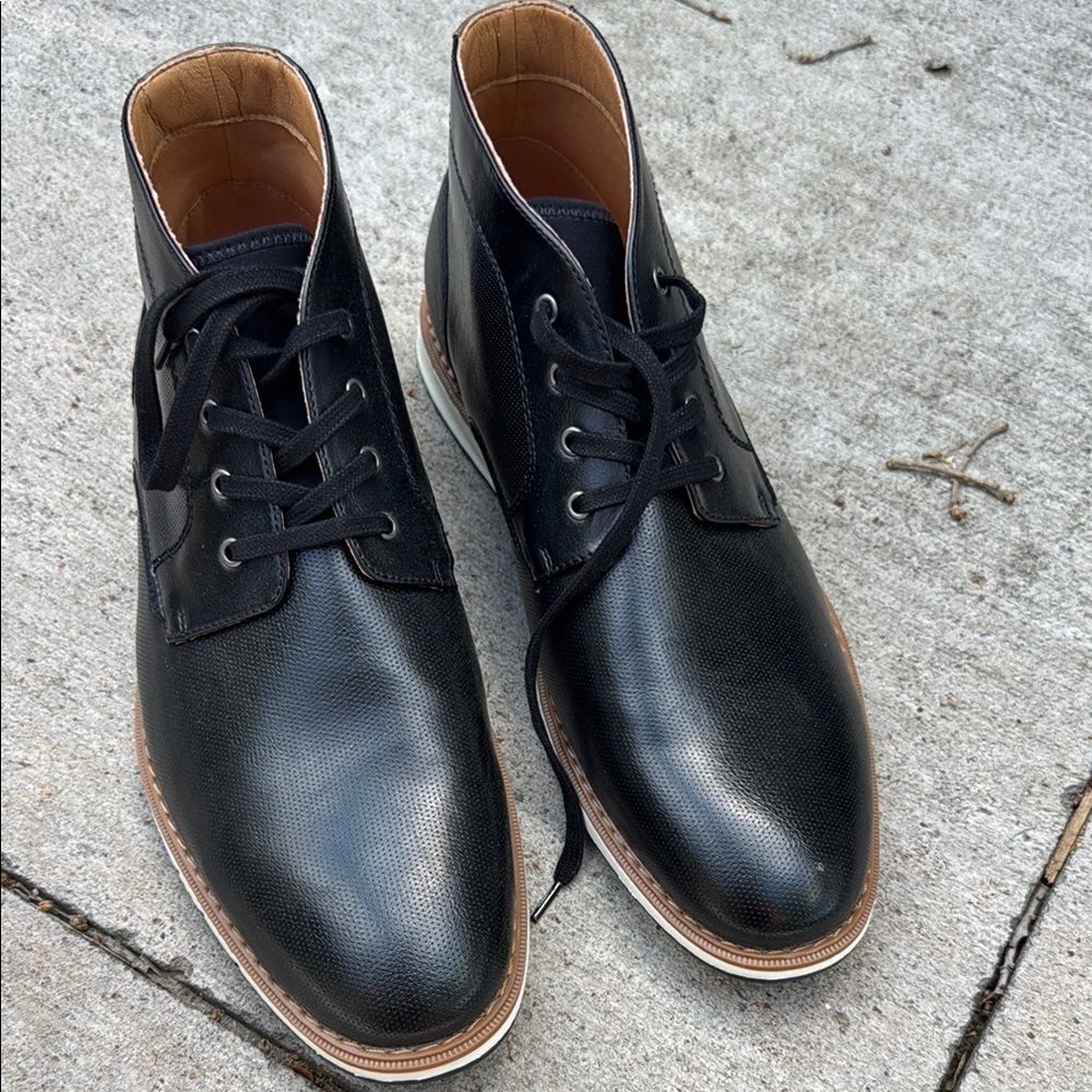 Mix No. 6 Black Chukka Boots with Minimalist Design